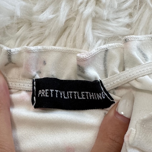 Pretty Little Thing Floral Puff Sleeve Dress - Picture 2 of 3